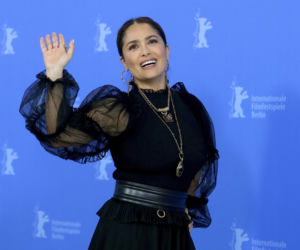 Wow! 55-letnia Salma Hayek podbija internet gorącymi zdjęciami. Wygląda obłędnie!
