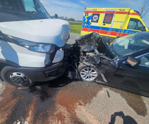 Krzesk-Królowa Niwa: Czołowe zderzenie BMW i auta dostawczego. Cztery osoby ranne!