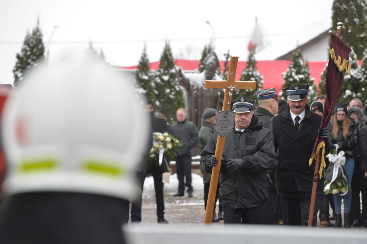 Tłumy na pogrzebie Eweliny, która zginęła jadąc na akcję ze strażakami