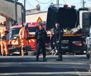 Francja/ Zderzenie pociągu TGV z ciężarówką - zginął maszynista, 27 osób rannych.