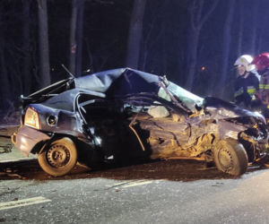 Koszmarny wypadek w Jeziórkach. Auto Huberta zmiażdżone! Syn nauczycielki nie żyje