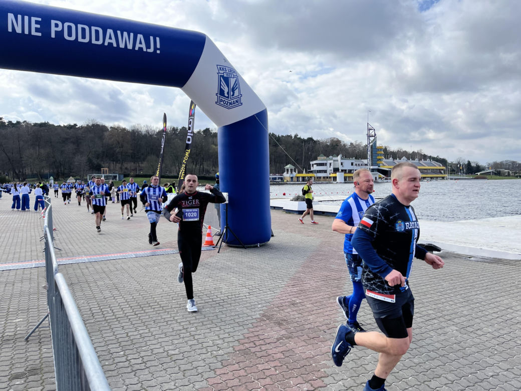 Kibolska Dycha 2024. Wyjątkowy bieg kibiców Lecha Poznań