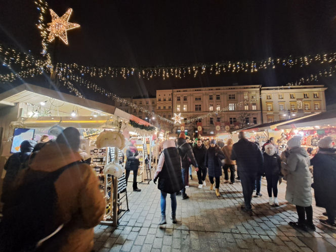 Jarmark Bożonarodzeniowy na Rynku Głównym w Krakowie 2025. Oferta wystawców
