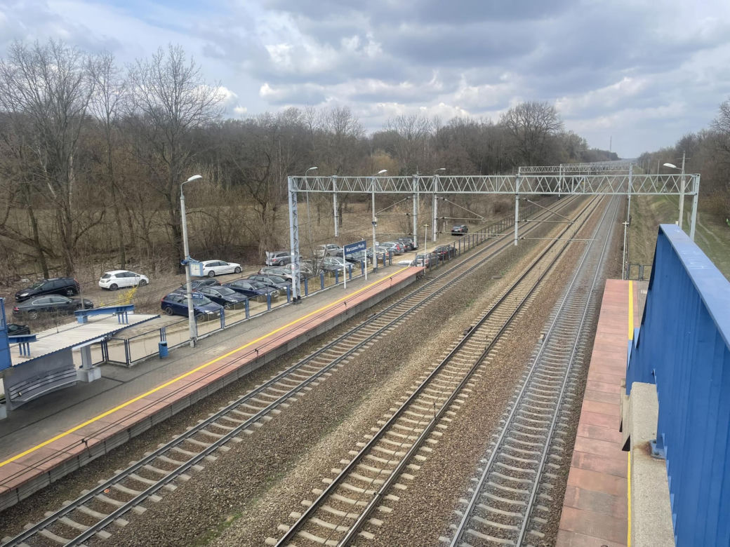"Park & Gumofilce" - parking na dziko przy stacji PKP Warszawa Płudy (31.03.2025)