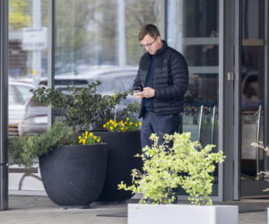 Ekstraklasa. Właściciel Widzewa Łódź przyłapany na lotnisku. Tajna misja ratunkowa