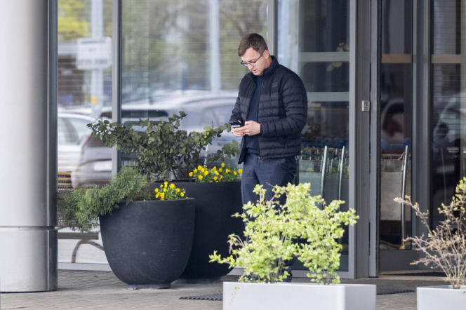 Ekstraklasa. Właściciel Widzewa Łódź przyłapany na lotnisku. Tajna misja ratunkowa