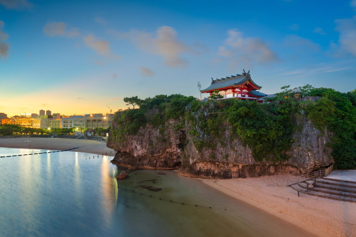 sztuczna inteligencja wybrała 5 najlepszych miejsc na wakacje 2026 - Okinawa