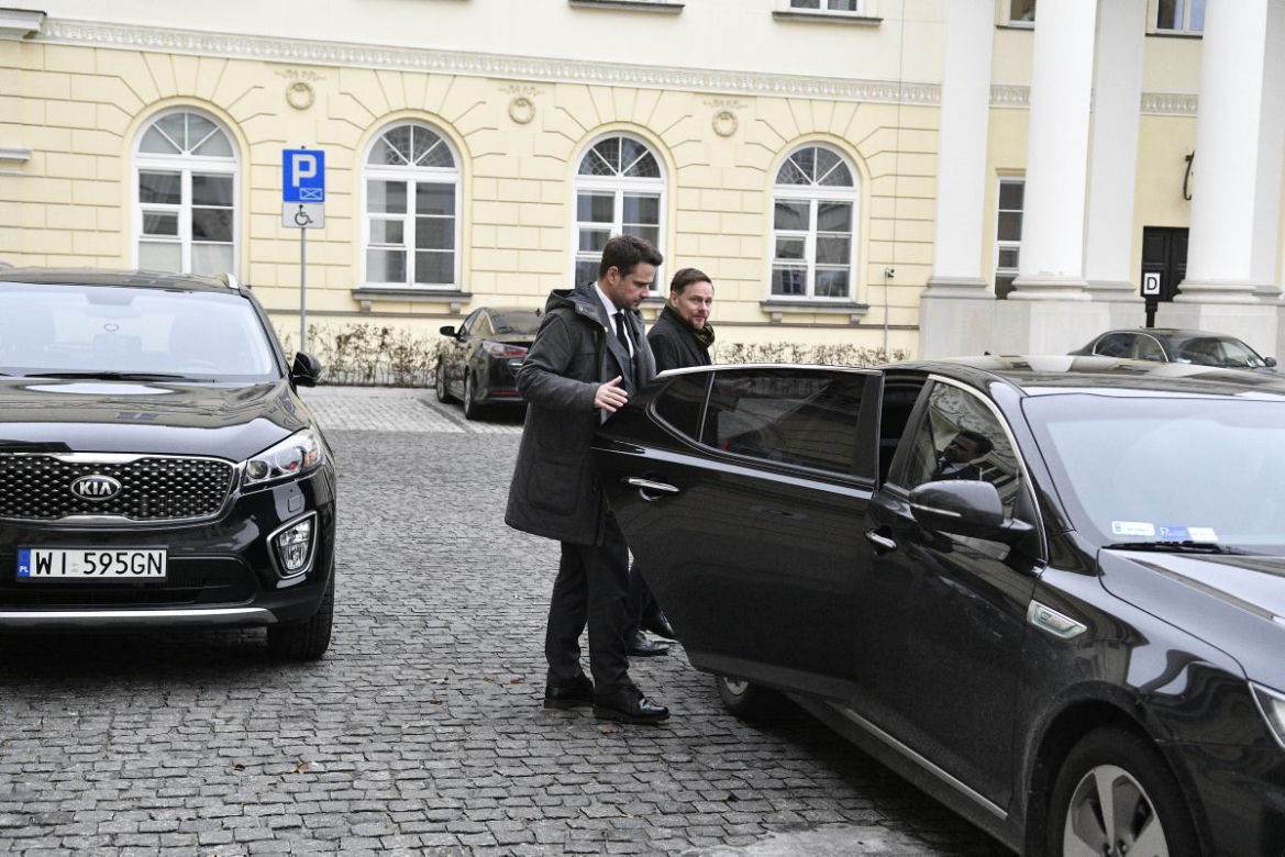 Ludzie Trzaskowskiego zarabiają więcej niż prezydent