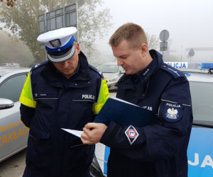Rozbłyśnij rozsądkiem - załóż odblask - akcja policji w powiecie toruńskim