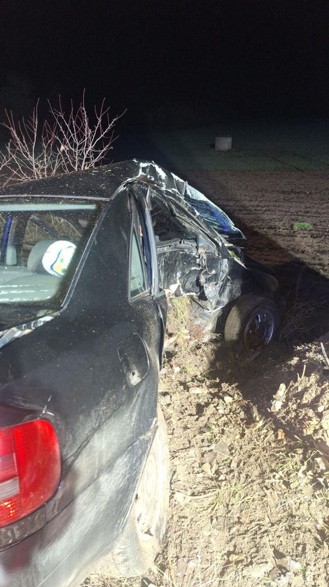 Straszny wypadek przerwał życie młodego kierowcy. 20-latek rozbił się na drzewie!