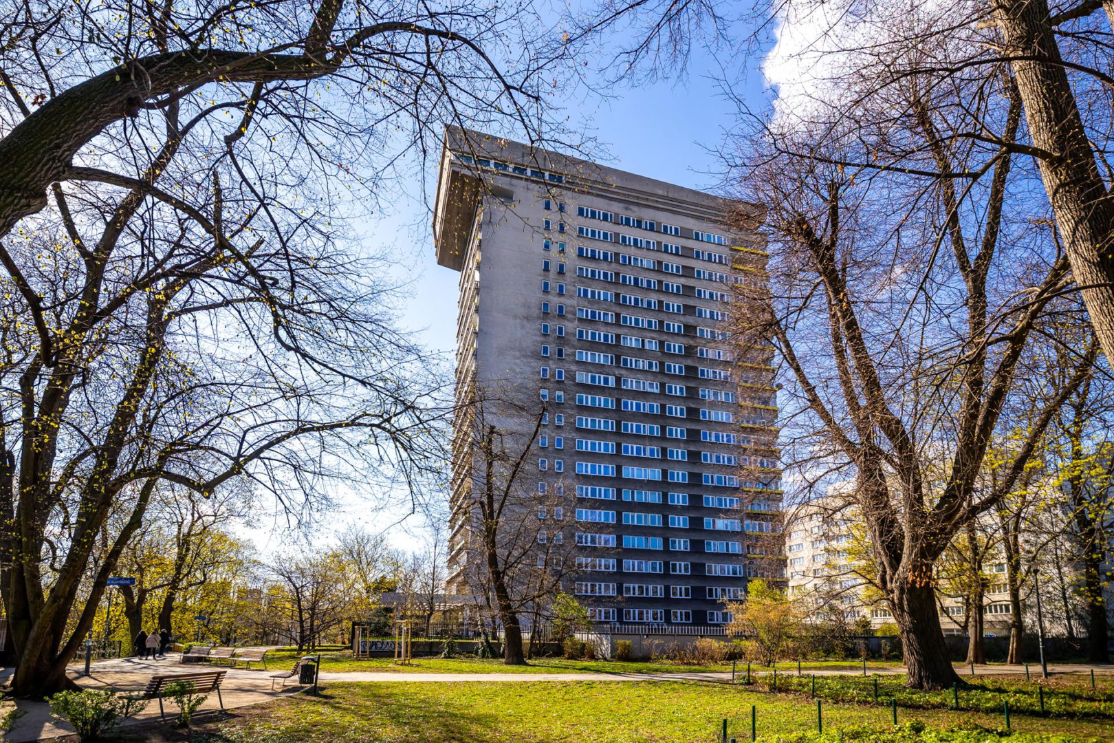 Blok Młotek na Smolnej 8 w Warszawie