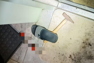 Furia odrzuconego kochanka. Chwycił za młotek i zaatakował konkurenta
