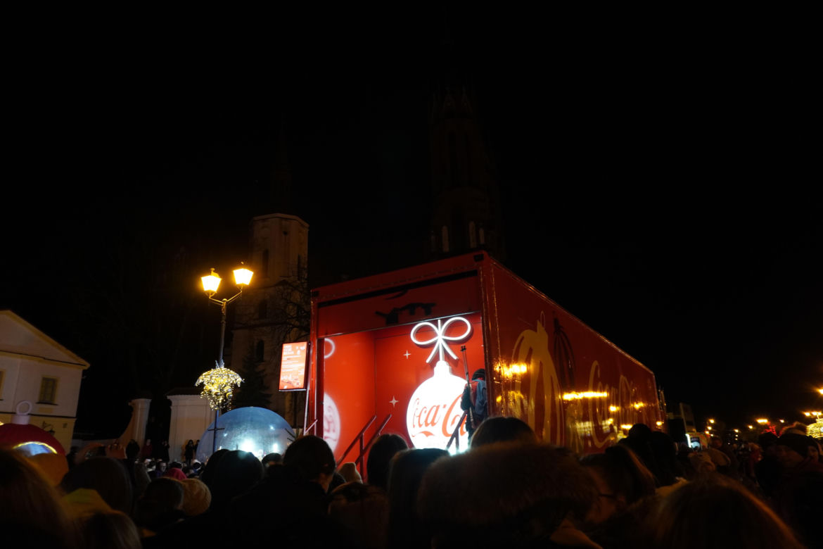 Ciężarówka Coca-cola w Białymstoku! Świąteczna atrakcja przyciągnęła tłumy mieszkańców na Rynek Kościuszki