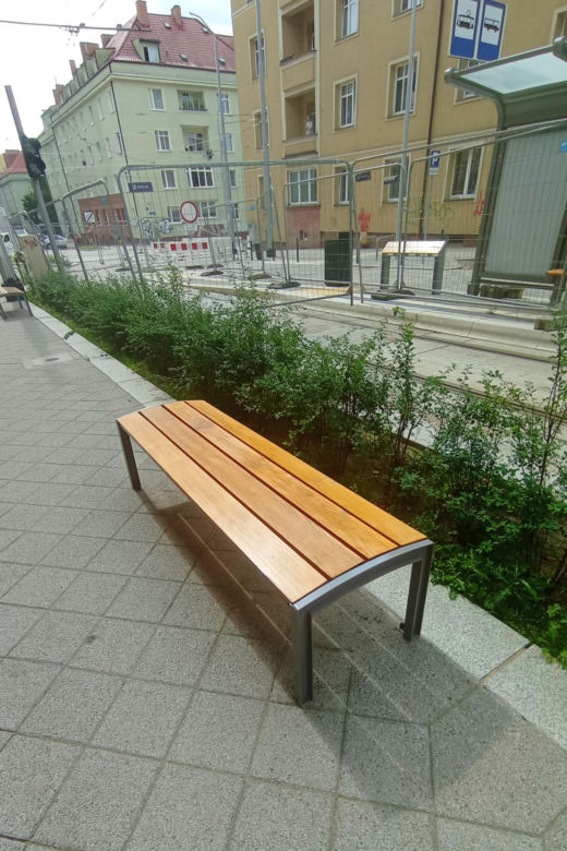 "Wysyp" ławek na ulicy Boguchwaly