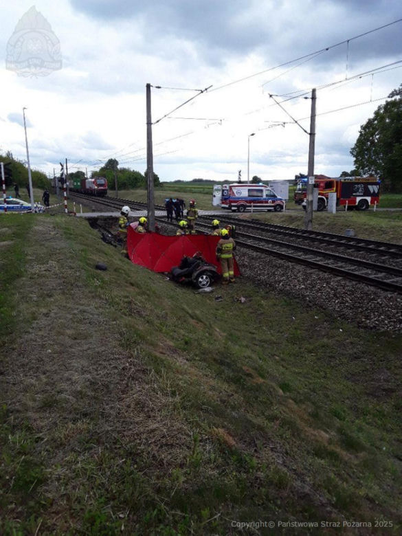 Raciborowice. Śmiertelny wypadek na przejeździe kolejowym [ZDJĘCIA].
