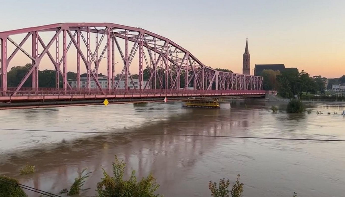 Głogów przygotowuje się na fale wezbraniową na Odrze. Ta ma dotrzeć około godziny 14