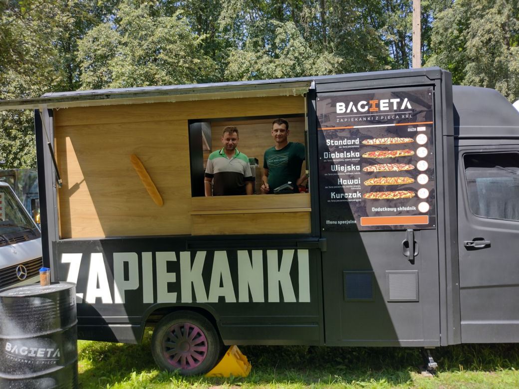 Trwa Festiwal Smaków Food Trucków w Olsztynie. Co dobrego można zjeść? [ZDJĘCIA]