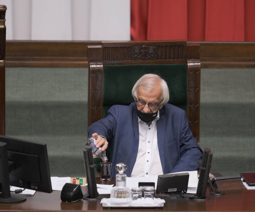 Ryszard Terlecki zakażony koronawirusem. Z kim miał kontakt? Czy rząd podda się izolacji?