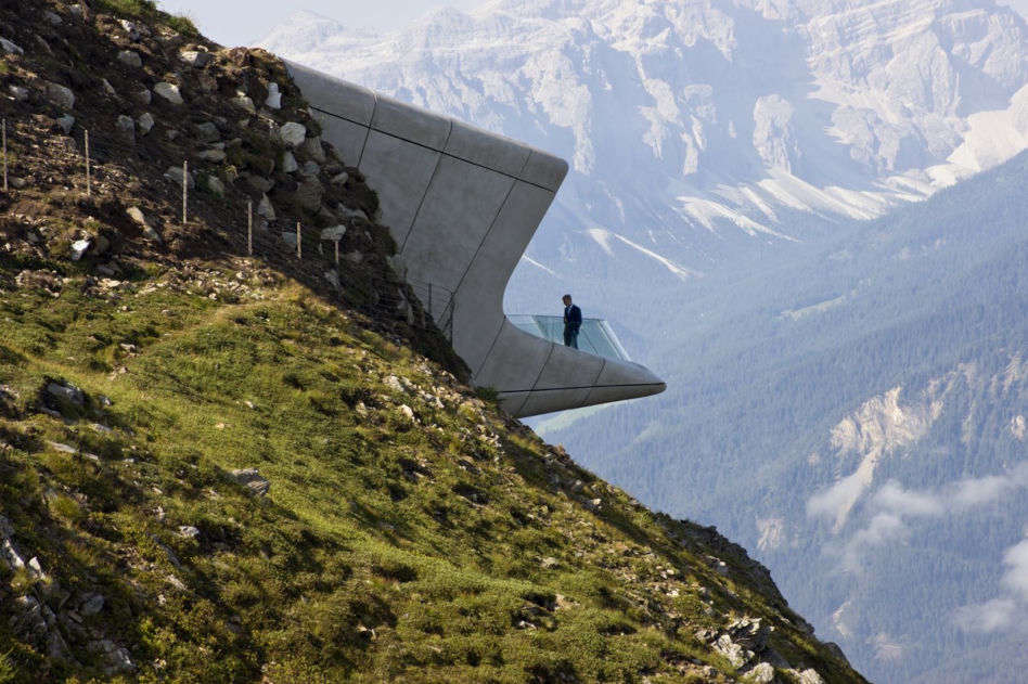 Zaha Hadid pierwszą kobietą nagrodzoną RIBA Royal Gold Medal
