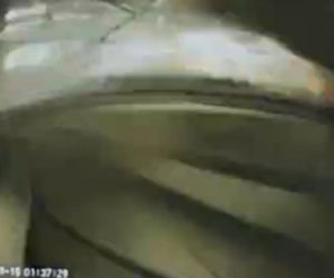 Wypadek na Trasie Łazienkowskiej - nagranie z momentu uderzenia