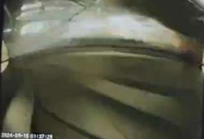 Wypadek na Trasie Łazienkowskiej - nagranie z momentu uderzenia