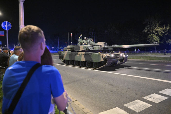 Nocna próba defilady wojskowej w Warszawie