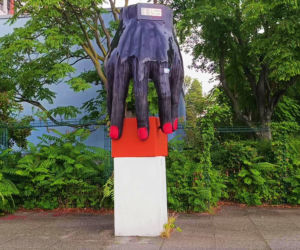 Gigantyczny zegarek na rękę w Hansaviertel