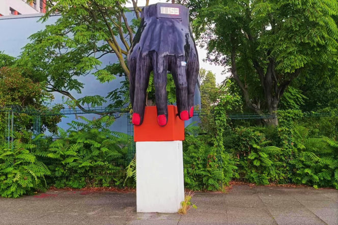 Gigantyczny zegarek na rękę w Hansaviertel