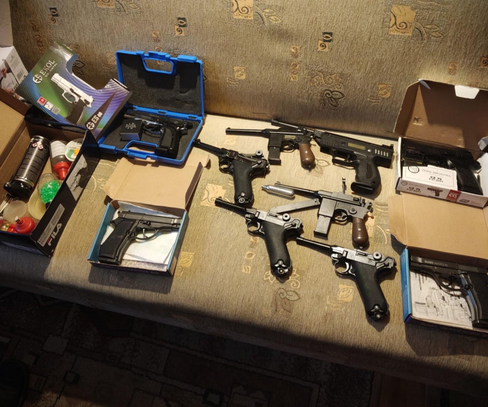 Siedlce: Arsenał broni w mieszkaniu 81-latka. Senior strzelał do przechodniów!