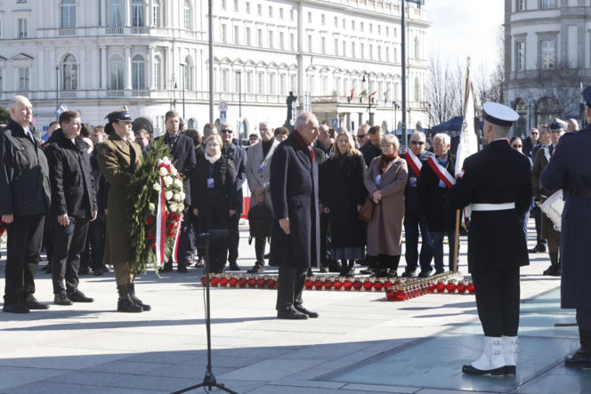 Rocznica katastrofy smoleńskiej. Prezydent Nawrocki uczcił pamięć zmarłych