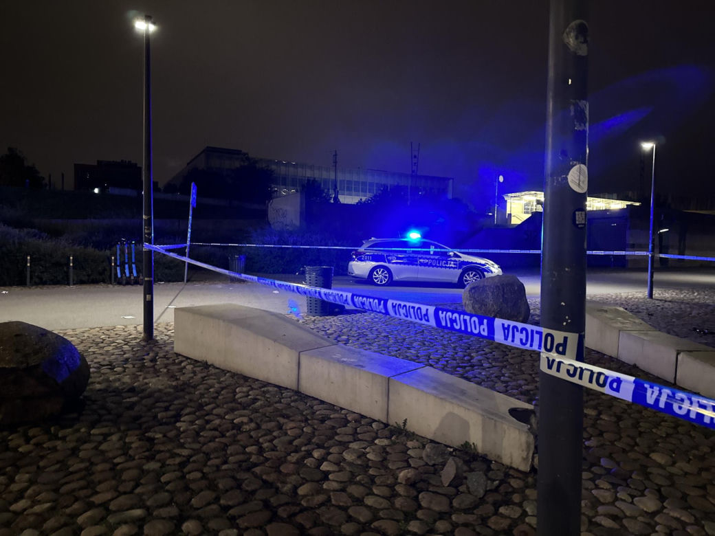 Kolejna krwawa awantura na Bulwarach Wiślanych. W ruch poszło szkło z porozbijanych butelek. Jedna osoba w szpitalu