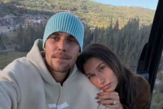 Paznokcie w tym kolorze będą hitem jesieni. Hailey Bieber już lansuje ten odcień