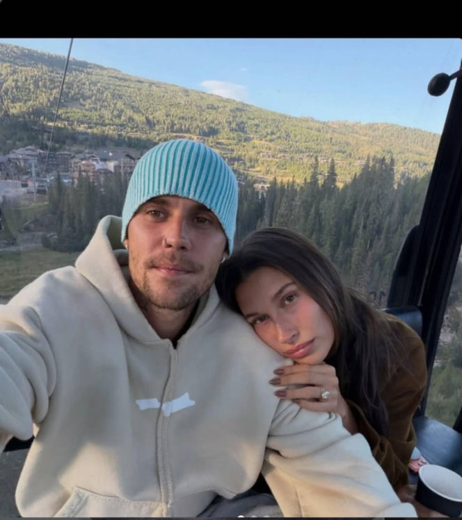 Paznokcie w tym kolorze będą hitem jesieni. Hailey Bieber już lansuje ten odcień