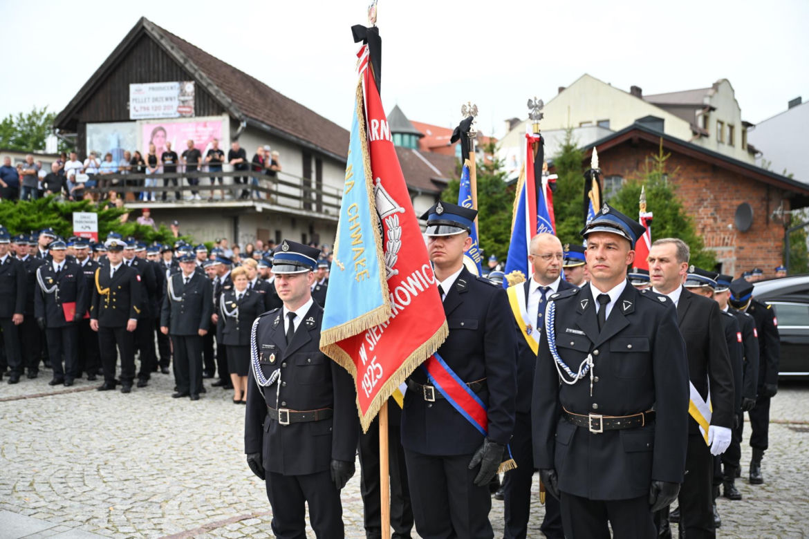 Pogrzeb druha Krystiana Dułaka. Wzruszająca ceremonia w Sierakowicach