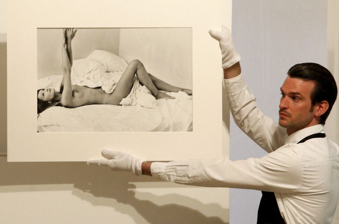 Carla Bruni. Zostanie sama na 10 lat