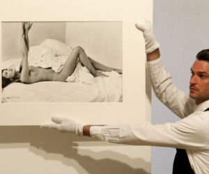 Carla Bruni. Zostanie sama na 10 lat