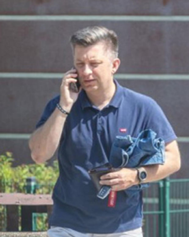 Michał Dworczyk skrócił spodnie za 100 zł