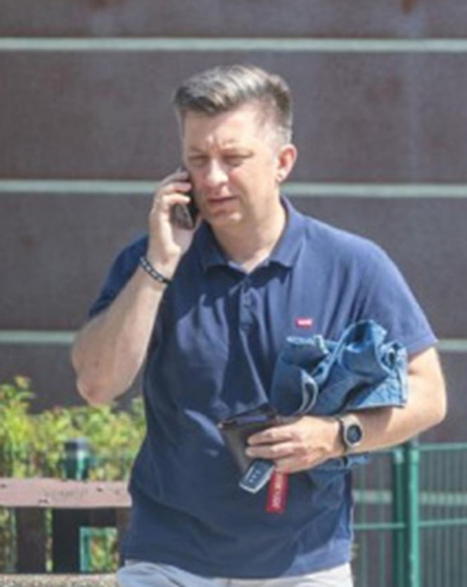 Michał Dworczyk skrócił spodnie za 100 zł