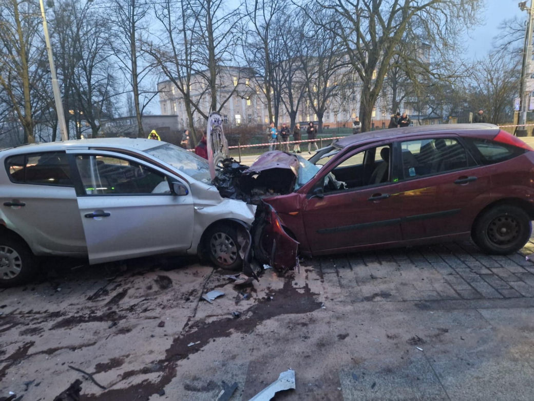 W Szczecinie kierowca rozpędzonym samochodem wpadł w pieszych
