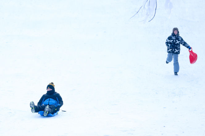 To najlepsza zimowa, darmowa atrakcja w Katowicach. Tłumy na torze saneczkowym