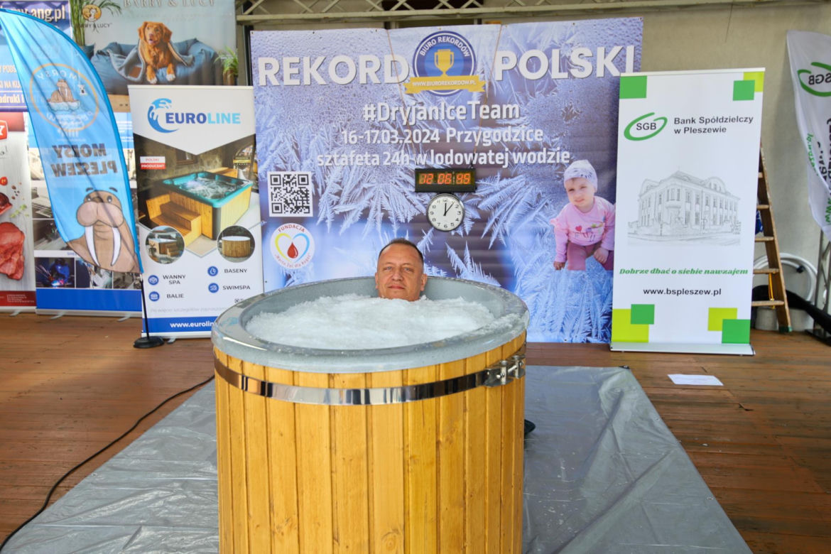 Spędził w lodzie ponad 6 godzin i 20 minut dla chorego dziecka 