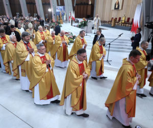 Pierwsza Dama Karolina Kaczorowska spoczęła u boku męża -- 
