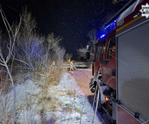 Wjechał terenówką na zamarznięte jezioro. Pod autem załamał się lód