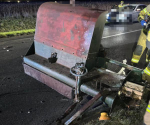 Poważny wypadek na Dolnym Śląsku! Samochody zderzyły się z ciągnikiem, są ranni