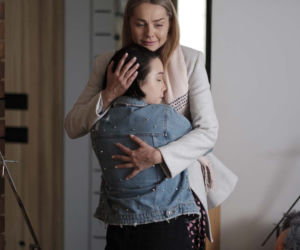Przyjaciółki, finał 15 sezonu, odc. 182: Inga (Małgorzata Socha), Hania (Pola Figurska)