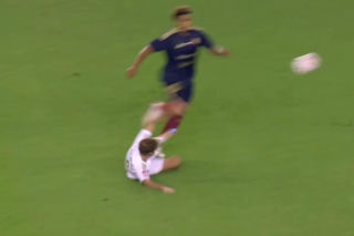 Hajduk Split - Raków: Bandycki faul na czerwoną kartkę, a Chorwaci się dziwili! Karma wróciła
