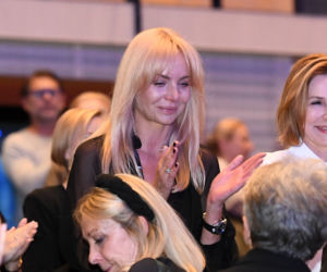 Agnieszka Woźniak-Starak płacze po projekcji filmu zmarłego męża