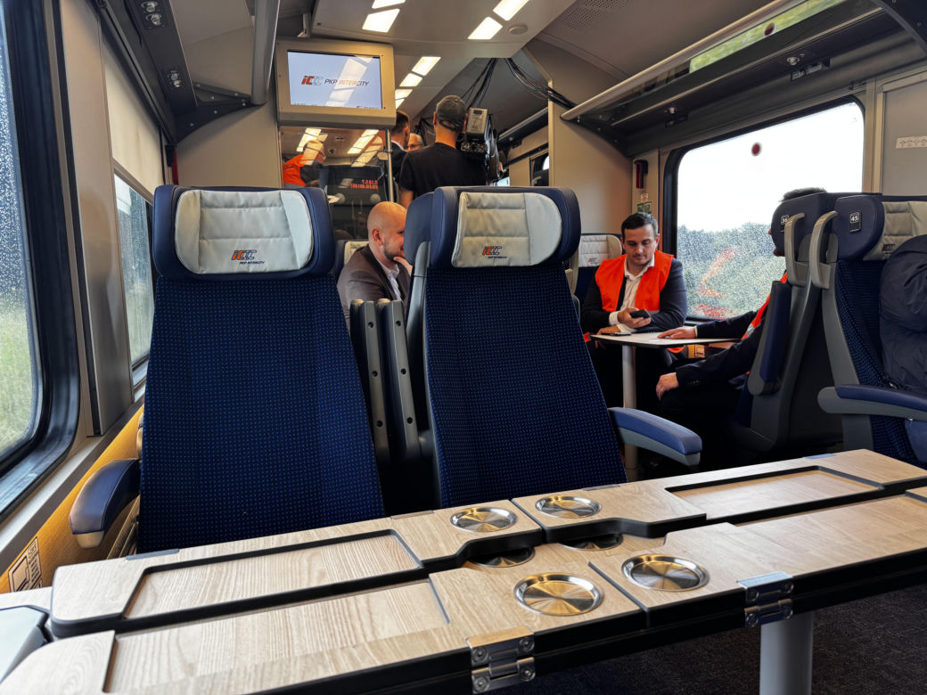 Tak wygląda nowy pociąg PKP Intercity. Zajrzeliśmy do środka!