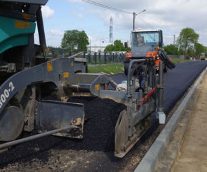 Prace na drodze Nowy Świat – Ludwików: Droga równa jak stół! Kiedy kierowcy nią przejadą? 
