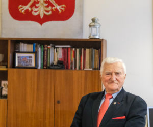 Pierwszy senior zaszczepiony